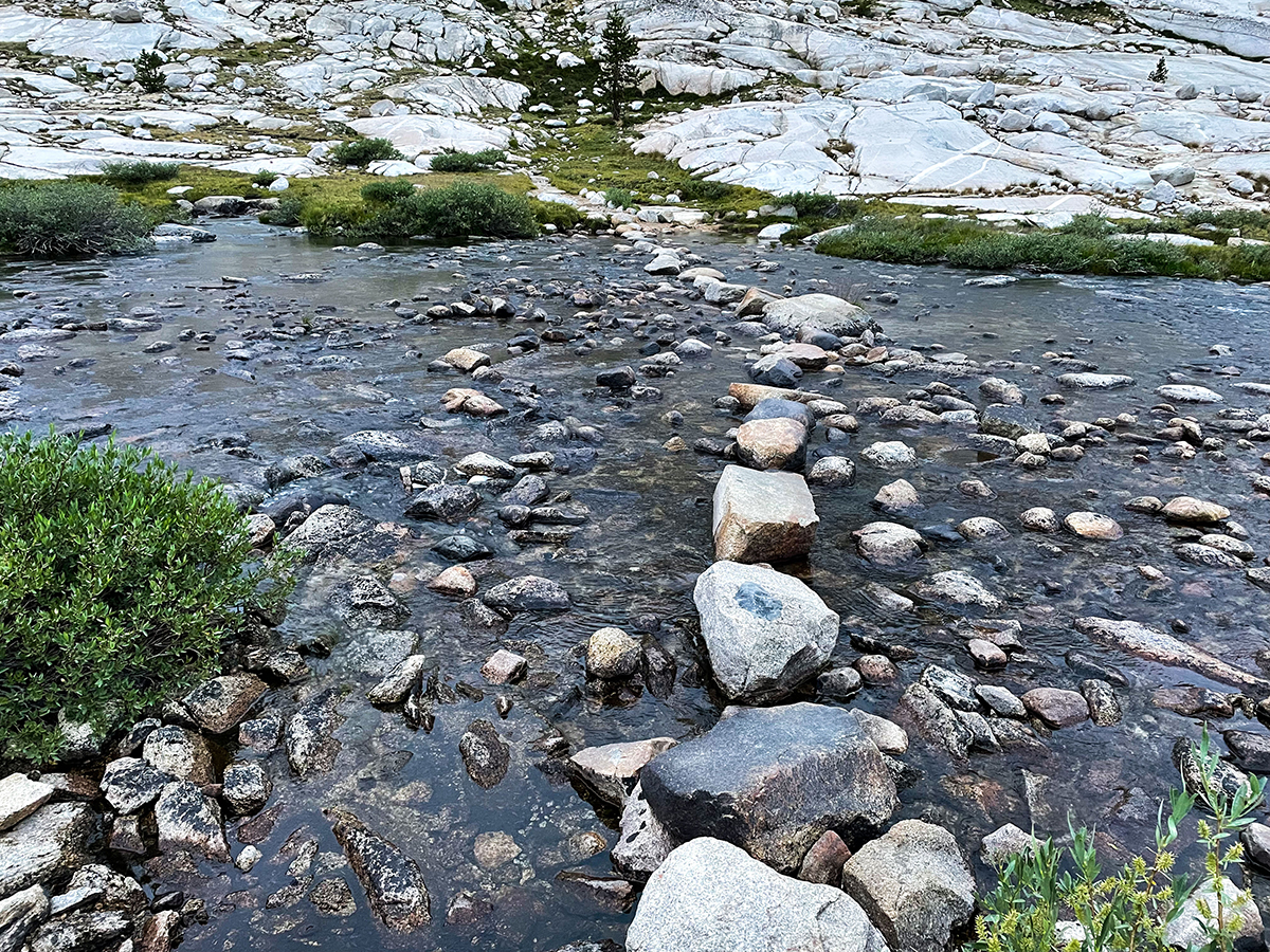 jmt_creek_crossing_rocks