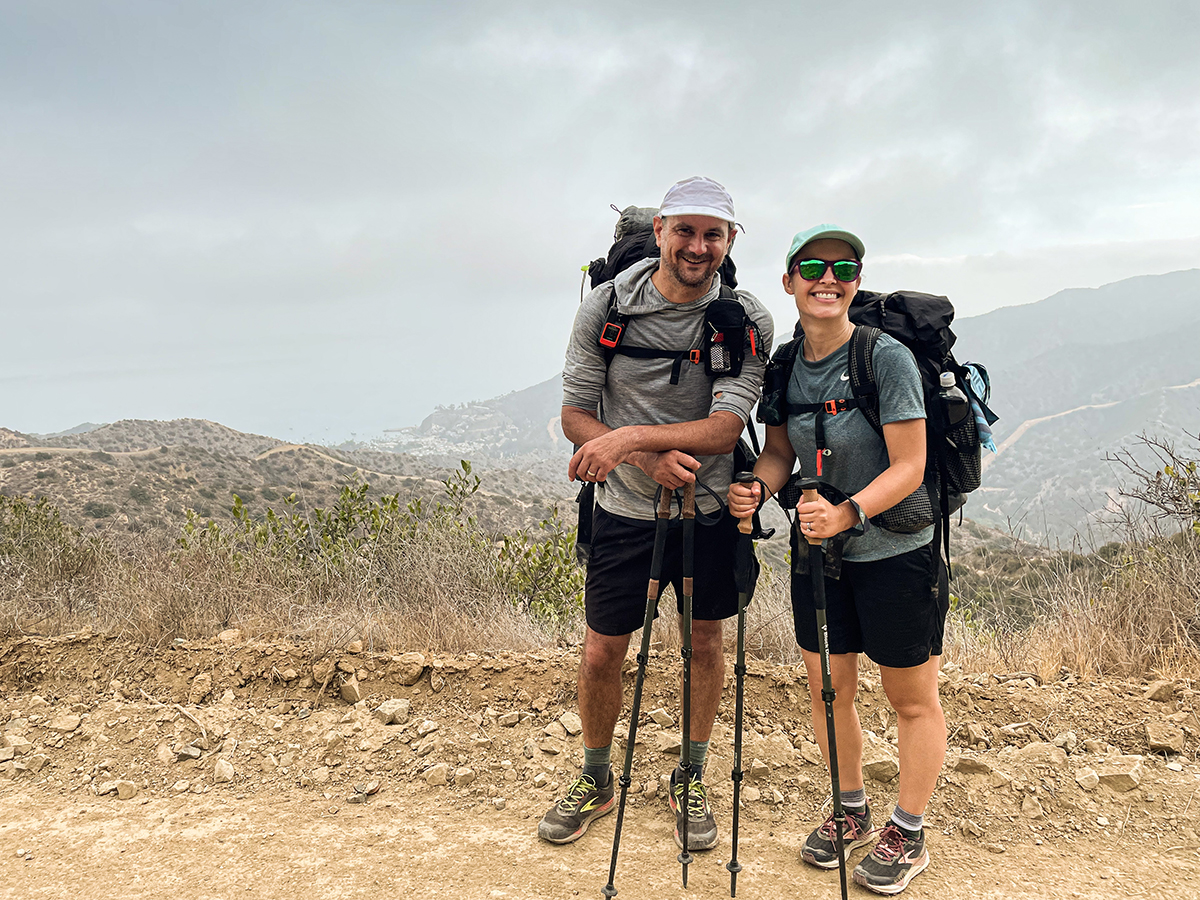 catalina-tct-couple-hikers
